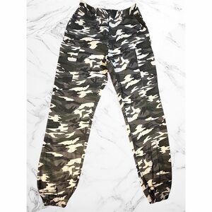 PrettyLittleThing Grey Camo Print Cargo Trousers Size 2